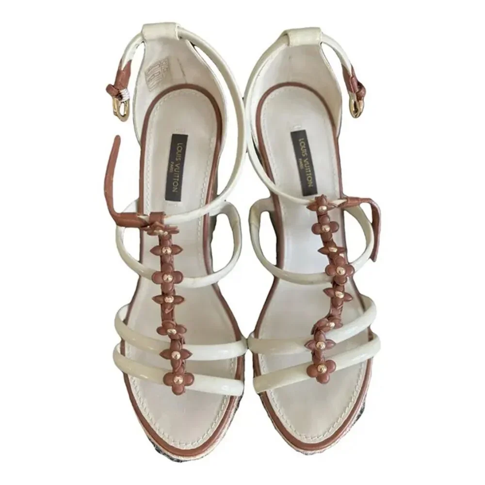 ❌SOLD❌Authentic Louis Vuitton Cream & Brown Leather/Enamel Flower Wedge Sandals - Picture 6 of 16